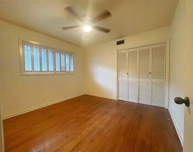 9655 Meadowcroft Drive - Photo Thumbnail 11