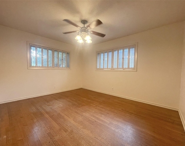 9655 Meadowcroft Drive - Photo Thumbnail 13