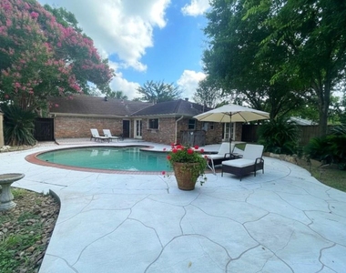 9655 Meadowcroft Drive - Photo Thumbnail 21