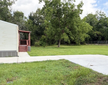 215 Live Oak Street - Photo Thumbnail 3