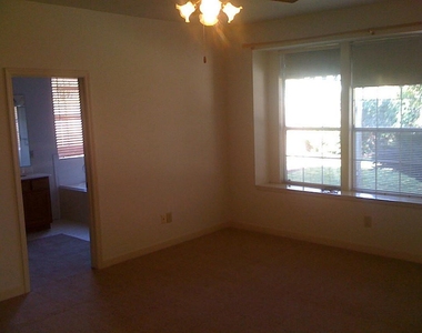 11206 E Travelers Way Circle - Photo Thumbnail 6