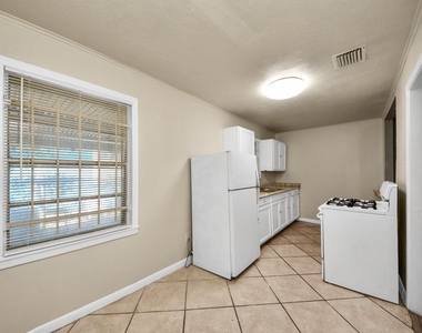 3214 Tuam St - Photo Thumbnail 16