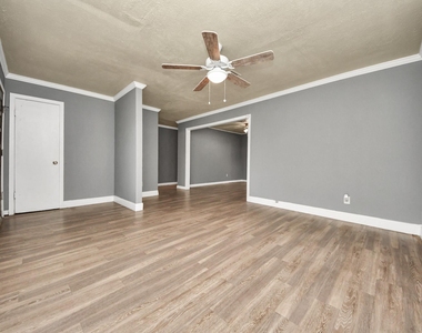 3214 Tuam St - Photo Thumbnail 4