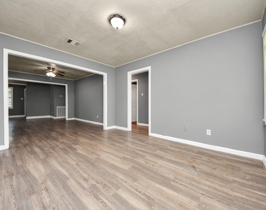 3214 Tuam St - Photo Thumbnail 10