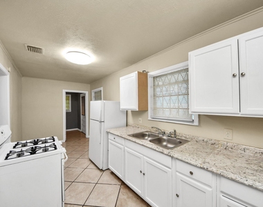 3214 Tuam St - Photo Thumbnail 12