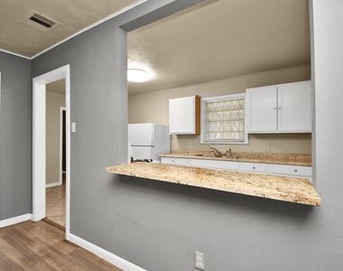 3214 Tuam St - Photo Thumbnail 11