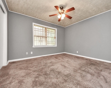 3214 Tuam St - Photo Thumbnail 24