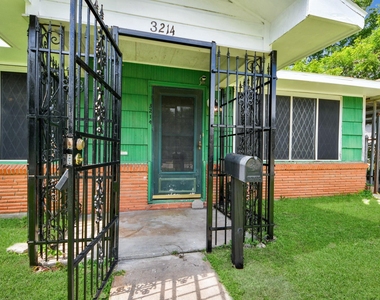 3214 Tuam St - Photo Thumbnail 2