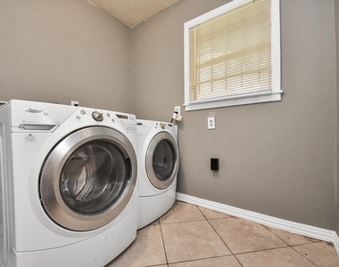 3214 Tuam St - Photo Thumbnail 17