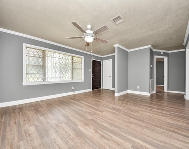 3214 Tuam St - Photo Thumbnail 5