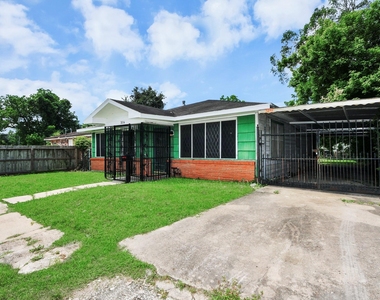 3214 Tuam St - Photo Thumbnail 1