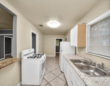 3214 Tuam St - Photo Thumbnail 13