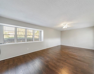 10827 Sugar Hill Drive - Photo Thumbnail 12