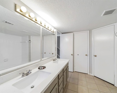 10827 Sugar Hill Drive - Photo Thumbnail 17