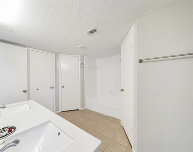 10827 Sugar Hill Drive - Photo Thumbnail 16