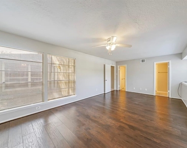 10827 Sugar Hill Drive - Photo Thumbnail 14