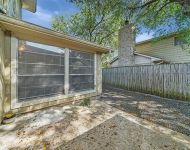 10827 Sugar Hill Drive - Photo Thumbnail 24