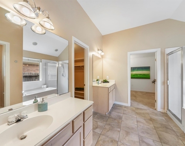 5219 Bay Pines Drive - Photo Thumbnail 12