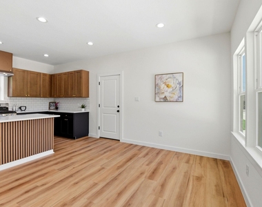 6113 Haight Street - Photo Thumbnail 8