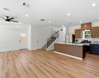 6113 Haight Street - Photo Thumbnail 10