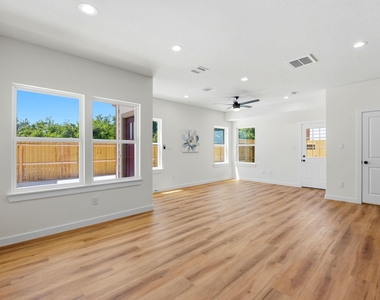6113 Haight Street - Photo Thumbnail 9