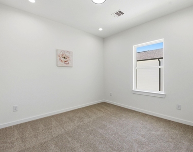 6113 Haight Street - Photo Thumbnail 19