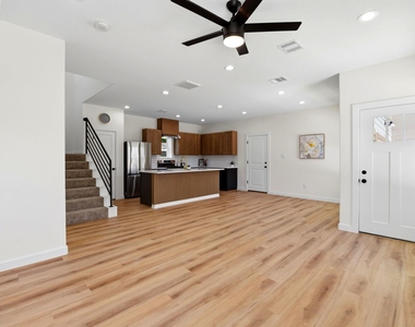 6113 Haight Street - Photo Thumbnail 3