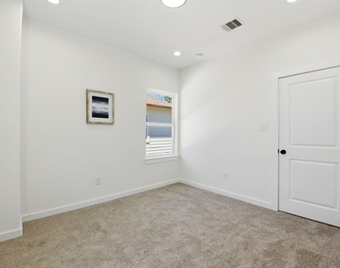 6113 Haight Street - Photo Thumbnail 24