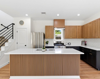 6113 Haight Street - Photo Thumbnail 11