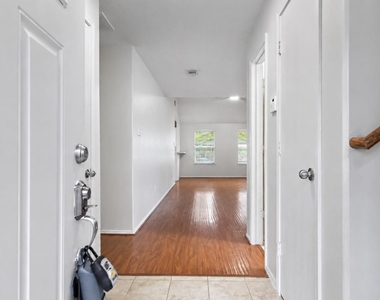 6 Thicket Grove Place - Photo Thumbnail 5