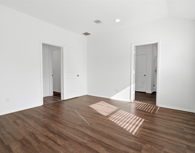5111 Winslow Grove Drive - Photo Thumbnail 9