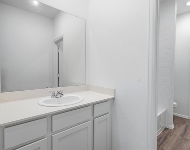5111 Winslow Grove Drive - Photo Thumbnail 16