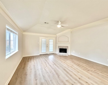 3907 Crystal Pass Court - Photo Thumbnail 8