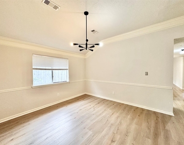 3907 Crystal Pass Court - Photo Thumbnail 4