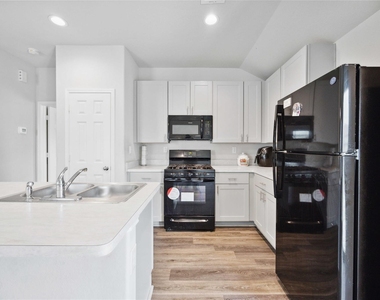 7907 Hollow Root Lane - Photo Thumbnail 10