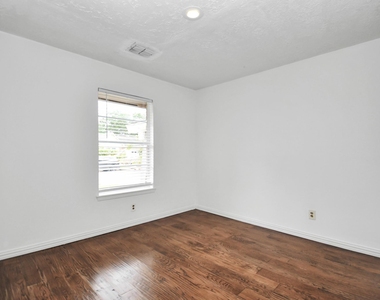 10131 Kent Towne Ln - Photo Thumbnail 11