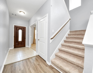 4919 Fairwater Court - Photo Thumbnail 3