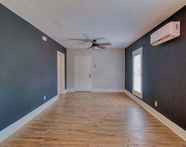 3201 Adelia Street - Photo Thumbnail 5