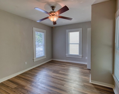 3201 Adelia Street - Photo Thumbnail 11