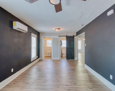 3201 Adelia Street - Photo Thumbnail 2