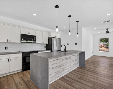 3701 Hutchins Street - Photo Thumbnail 13