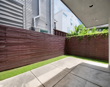 1823 Southmore Boulevard - Photo Thumbnail 8