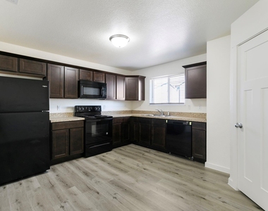 21155 Gosling Road - Photo Thumbnail 7