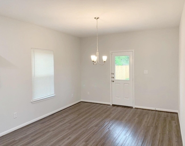 9026 Everglade - Photo Thumbnail 4