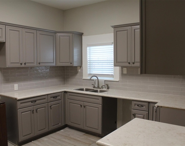 402 Granberry Street - Photo Thumbnail 5