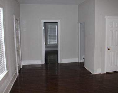 402 Granberry Street - Photo Thumbnail 8