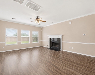3821 Houston Lake Drive - Photo Thumbnail 10