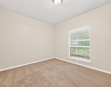 1514 Melissa Drive - Photo Thumbnail 12