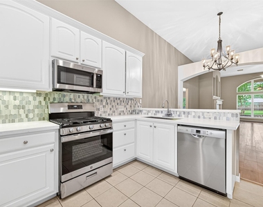 1514 Melissa Drive - Photo Thumbnail 7