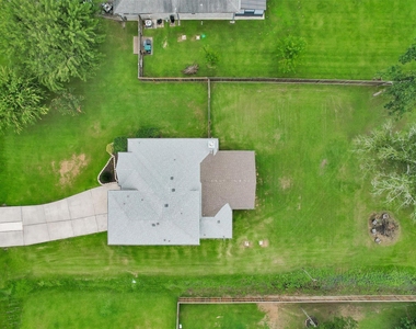 7223 Wedgewood Drive - Photo Thumbnail 2